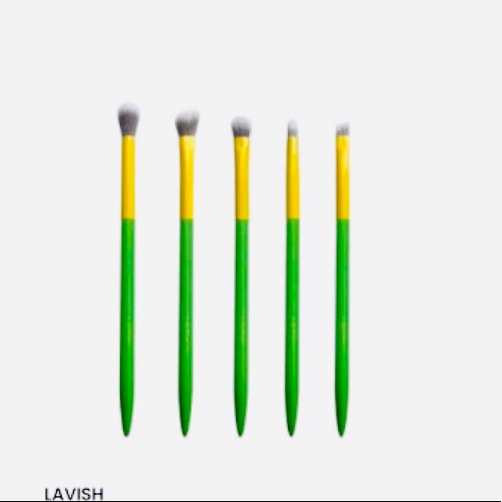 New never used eyeshadow makeup brush set. 💚💛🤍. NWOT